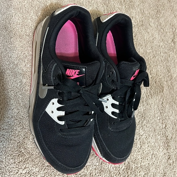 Womens Nikes - Picture 3 of 5